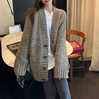 Жена с жилетка, есенно-зимния нов вълнен пуловер с дебела игла, V-образно деколте и рамене заниженными